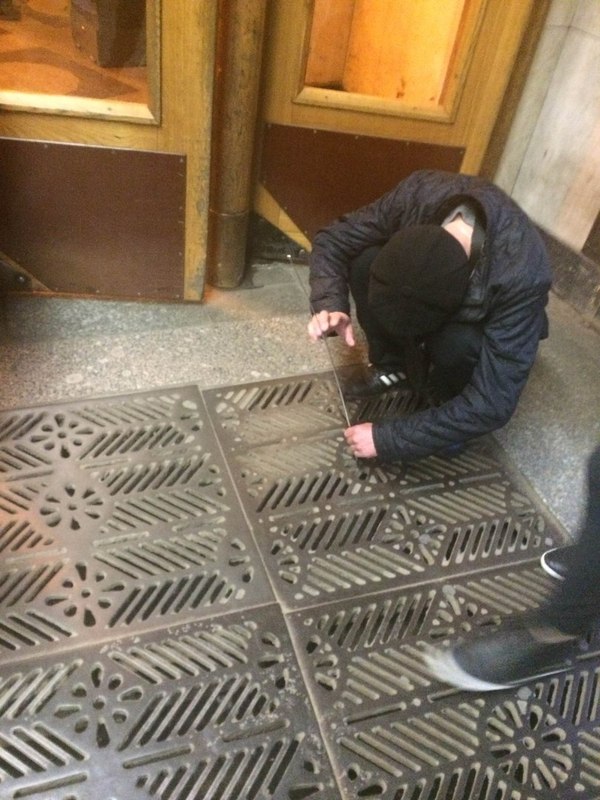 Метрошный рыбак, увидел миф вживую Гопники, Рыбаки