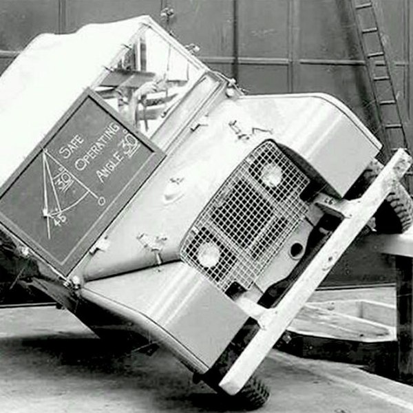 А он шёл себе по свету,насвистывал.