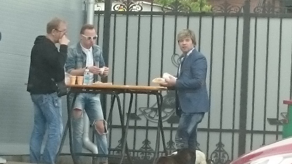 Встретил Вячеслава Жеребкина (На-На) в чебуречной.