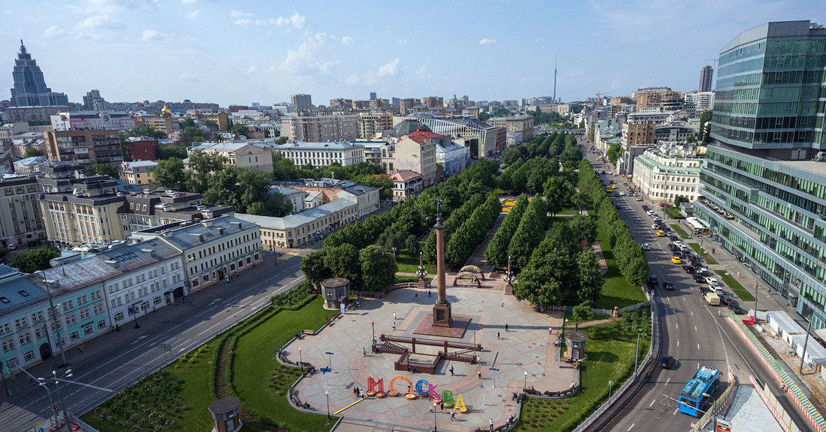 До скольки работает цветной бульвар. Цветной бульвар Москва. Цветной бульвар улица в Москве. Цветной бульвар Трубная площадь. Сквер на Цветном бульваре.