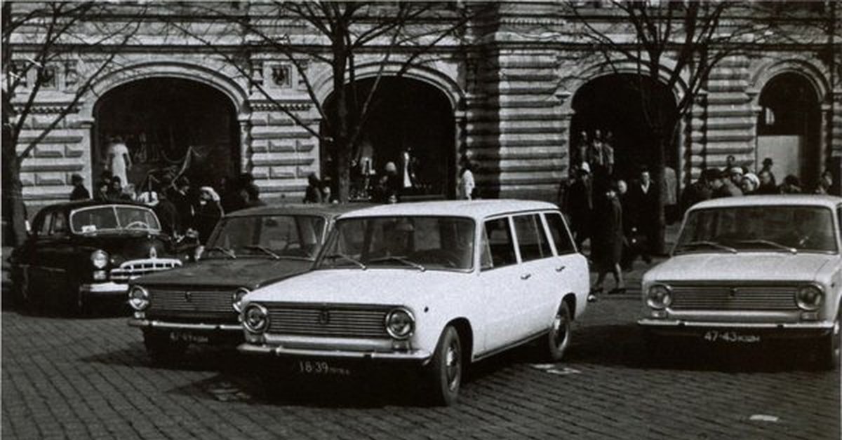 Фото 1967 года. Фиат 124 в СССР. Фиат в 1967 СССР. ВАЗ 2101 Москва СССР. Fiat 124 familiare и ВАЗ 2102.