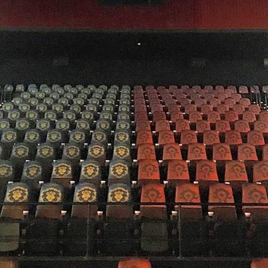 Зал в кинотеатре Бразилии на фильм Варкрафт