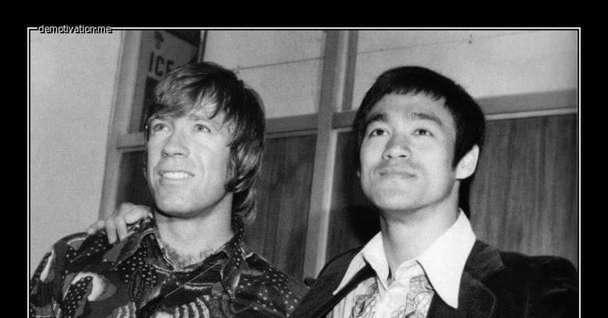 Цой и брюс ли фото. Мем виктор цой брюс ли. Bryus li виктор цой. Виктор цой с нунчаками. Цой и брюс ли.