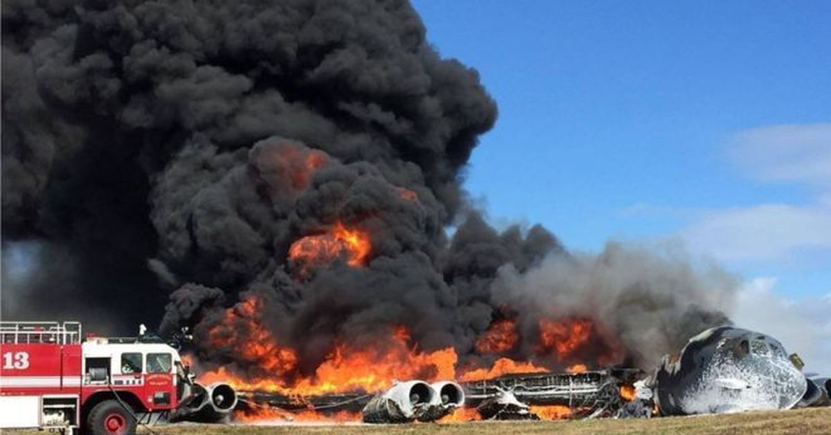 Катастрофа миг 21 в таганроге фото. Авиабаза рамштайн катастрофа. Катастрофа ввс. Катастрофа ввс. Авиакатастрофы 1988 года на авиабазе рамштайн.