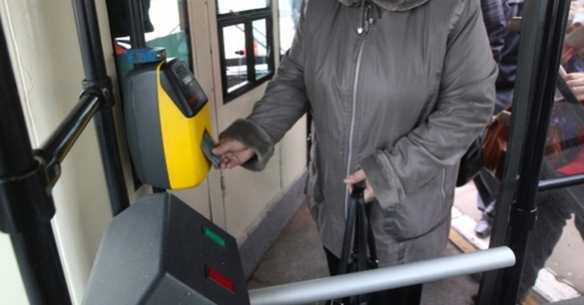 Photo validator. Турникеты в автобусе Мострансавто. Турникеты и валидаторы в Московском транспорте. Мосгортранс турникеты. Турникеты в транспорте Москвы.