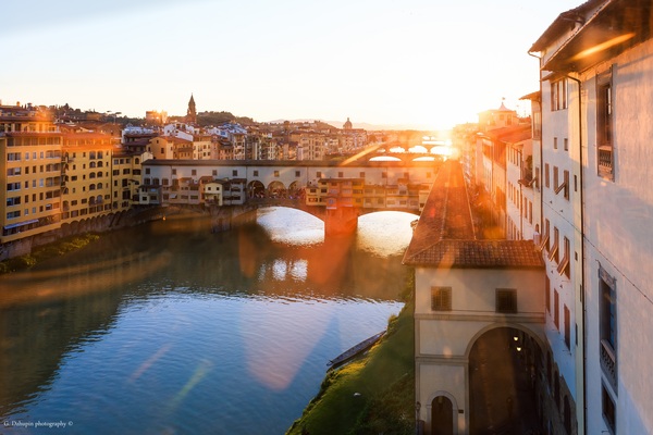 Ponte Vecchio.    . .