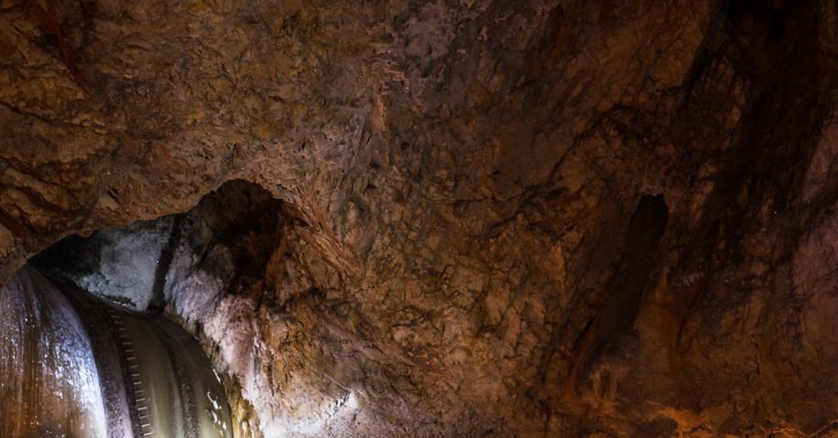 Пещера нати. Пещеры Хээтэй Забайкальский. Пещера Хээтэй в Забайкалье. Пещеры Хээтэй Забайкальский край. Ледяная пещера Хээтэй Забайкалье.