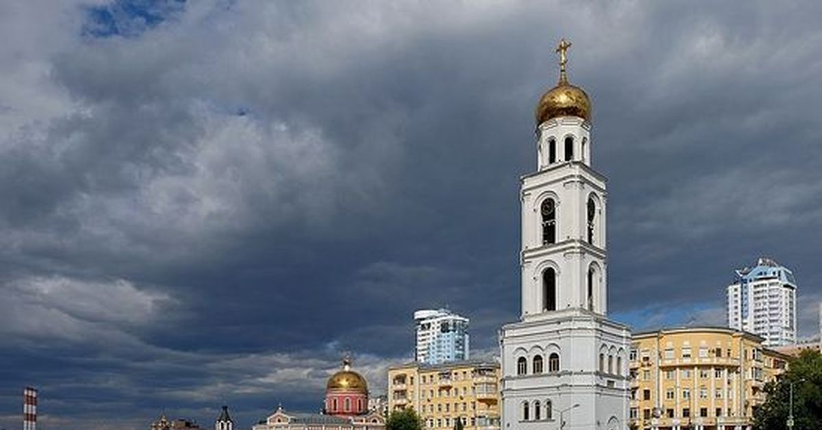 Иверский женский монастырь. Самара с колокольни Иверского монастыря. Иверский монастырь Самара колокольня. Самара, колокольня Иверского женского монастыря. Колокольня возле метро Сухаревская Москва.