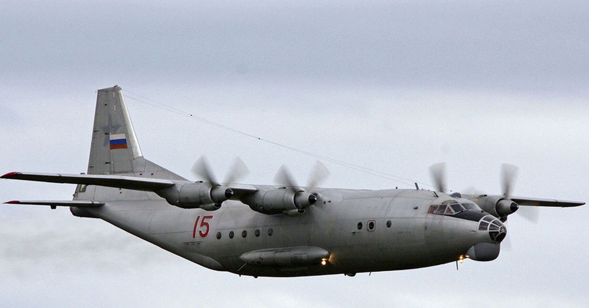 Ан 12 н. АН-12 военно-транспортный самолёт. АН 12 грузовой самолет. Ан12 ВТС. Транспортный турбовинтовой самолет АН-12.