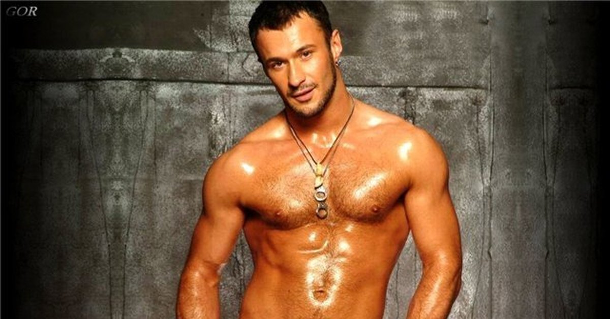 живопись с гомосексуалами. бронзовый загар. Rehab. масляные мужчины. туалетная вода toomford.