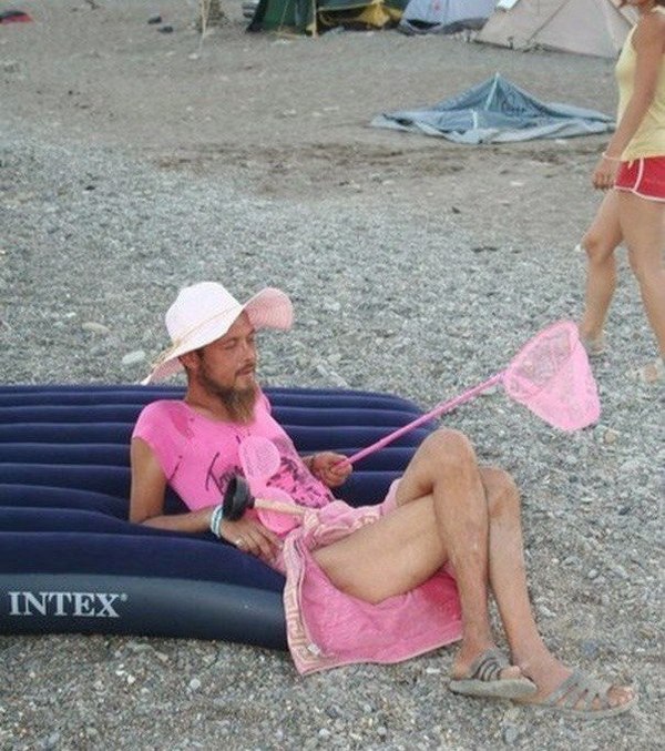 Бесит, когда ты волшебная розовая феечка, а все вокруг зовут тебя Толиком