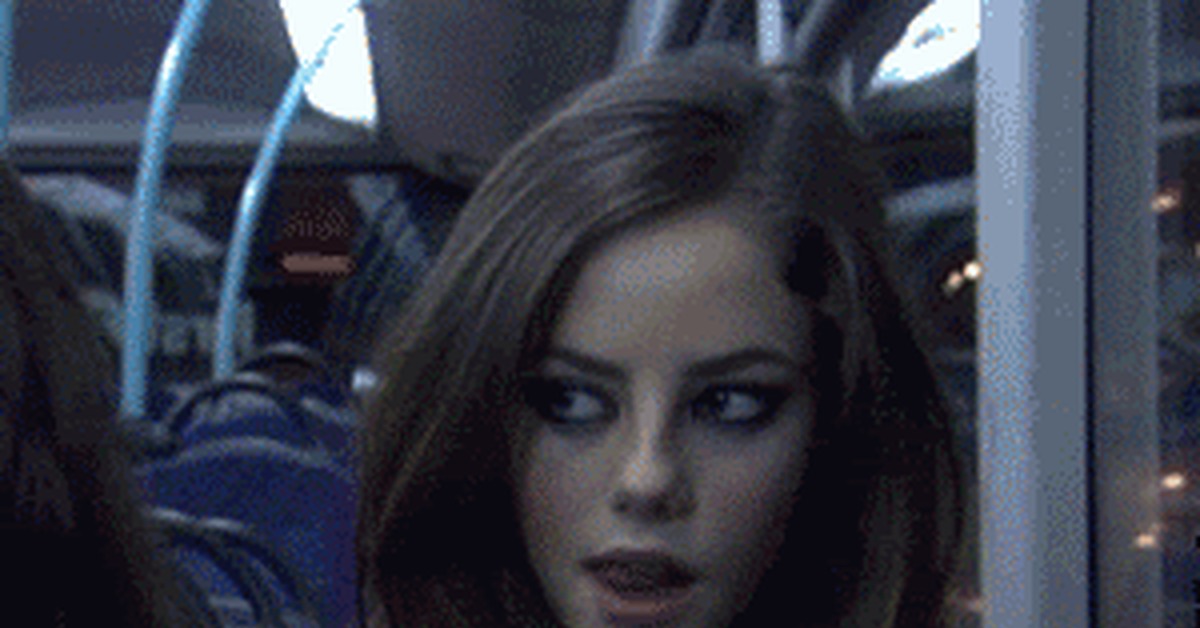 Языками. Язык облизывающий губы. Девушка и чупа чупс. Девушка играет языком. Поцелуй картинка губы.