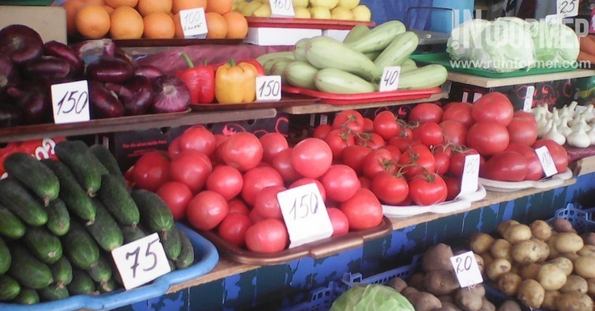 Фруктовое севастополь. Севастополь рынок овощей и фруктов. Овощной рынок Севастополь. Севастополь фрукты. Кострома овощной рынок.