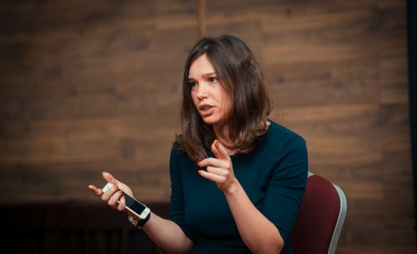 Дочь Немцова передала 700 тыс. евро для семей Небесной сотни и погибших во время АТО