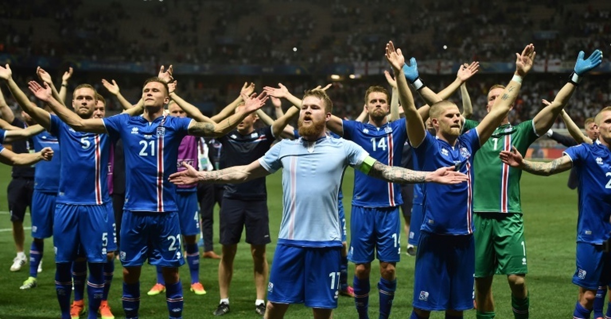 Чемпионат исландии по футболу. Сборная Исландии на евро 2016. Англия Исландия 2016. Сборная Исландии на че 2016. Англия Исландия 27 июня.