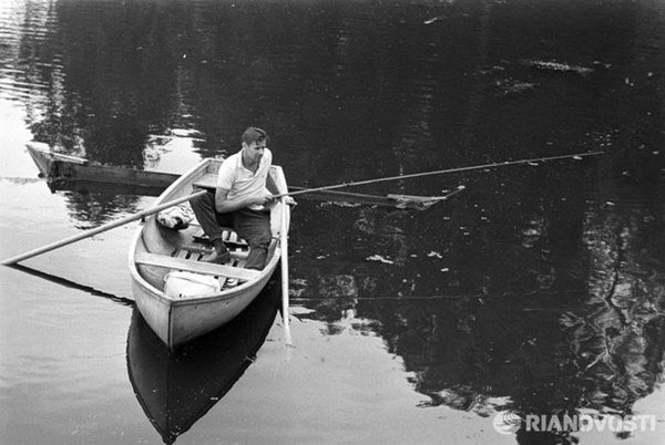 Lev Yashin resting after winning the 1960 European Championship - Lev Yashin, Relaxation, Europe championship, 1960, Victory