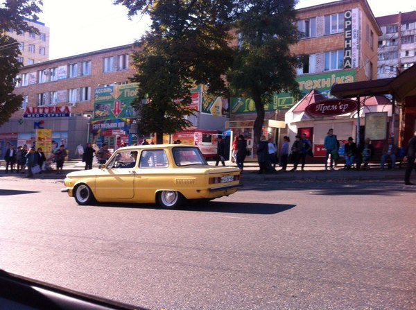 Вот такое ZAZborgini встретил на улицах нашего города - Авто, Тюнинг, Фото на тапок, iPhone 4, Залапал камеру специально, Вареник на второй полке справа