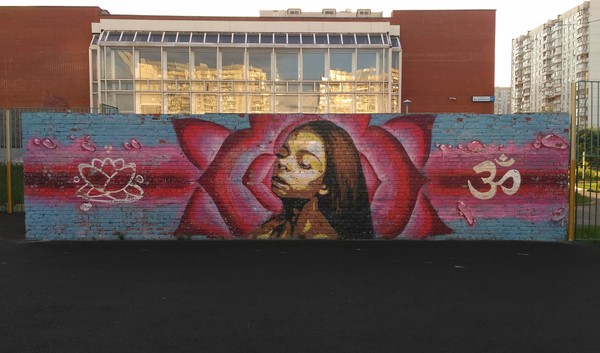 Graffiti in Northern Butovo - Graffiti, Zoe Saldana, Severnoye Butovo, Ohm