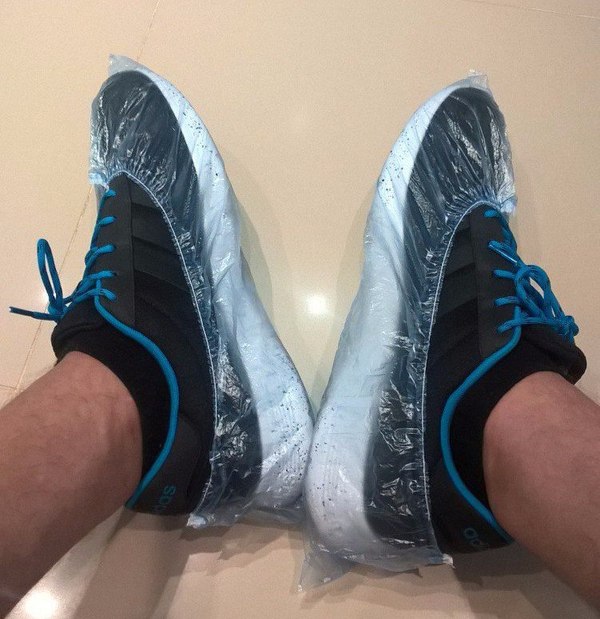 Тот момент когда купил новую обувь и пытаешься ее не засрать...