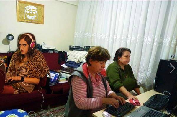 �������