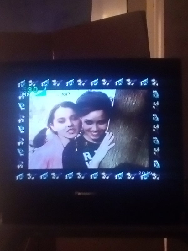 Смотрел старый клип иванушек и только сейчас заметил что там снималась Валентина Рубцова ,слева из универа и сашатаня.