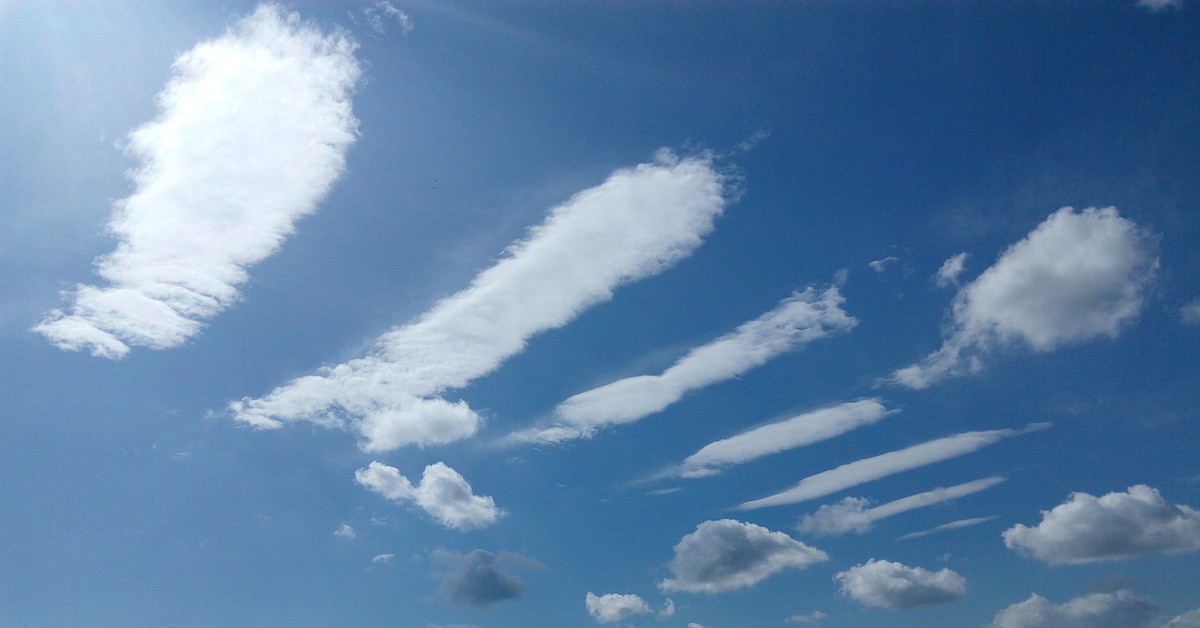 Наблюдение за небом и облаками. Наблюдение за облаками в средней группе. День наблюдения за облаками. Облака 19.