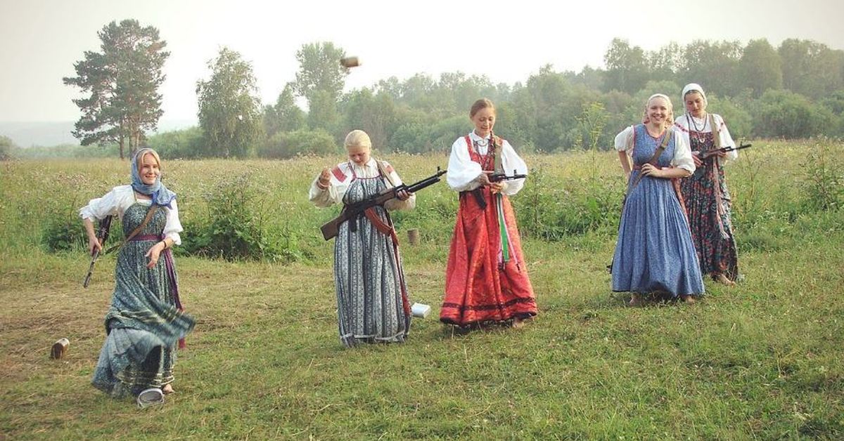 Песни русских селений. Девушки в русских селеньях. Русские селения. Настоящие бабы из русского селения. Есть женщины в русских селеньях хоровод.