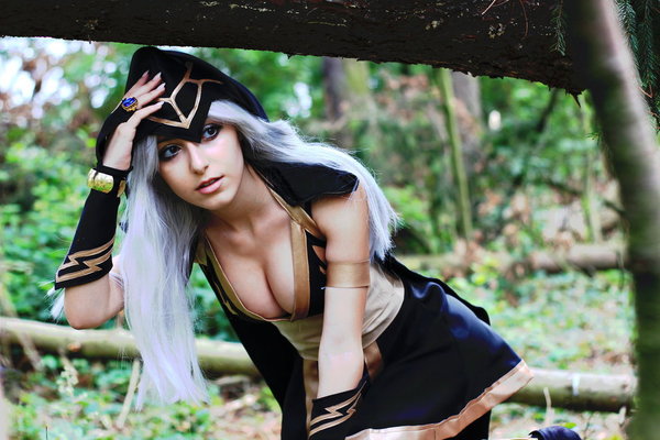 League of Legends girl cosplay by anissabaddourcosplay League of Legends, , , Katarina, , Ashe