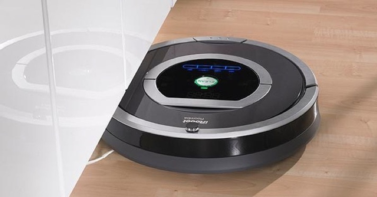 Robot vacuum x10. Робот-пылесос IROBOT Roomba 780. IROBOT Roomba 780 датчики. Американская компания IROBOT. Робот пылесос который умеет ездить по ковру.