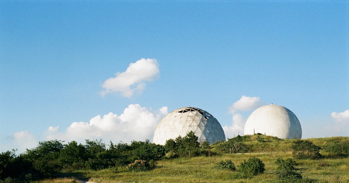 Воздушные шары в горах. Воздушные шары на горе климентьева. Анапа. Воздушный шар в горах. Шары на горах что это.