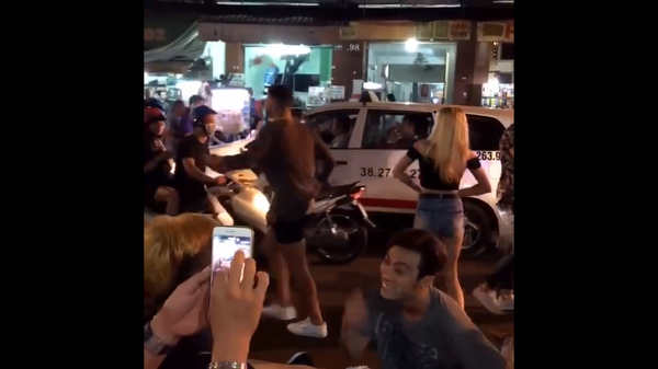 Видео с иностранцами, танцующими с голыми задами, вызвало споры во Вьетнаме