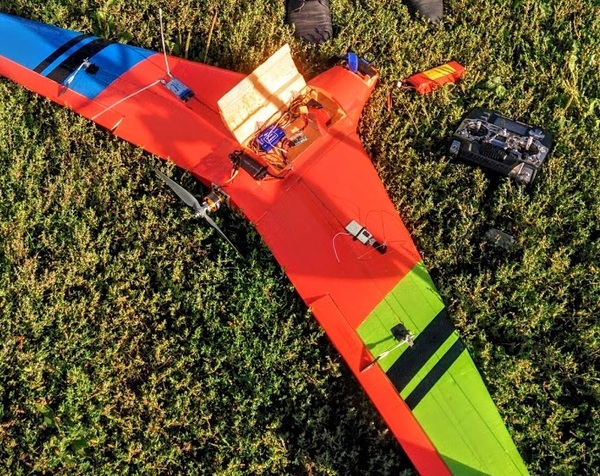 Мои очередные полетушки в облака, на самодельном летающем крыле.