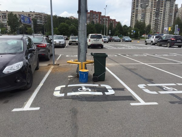 Инвалидное место на парковке ленты (СПб) | Пикабу