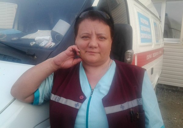 Человек сел в горящую машину