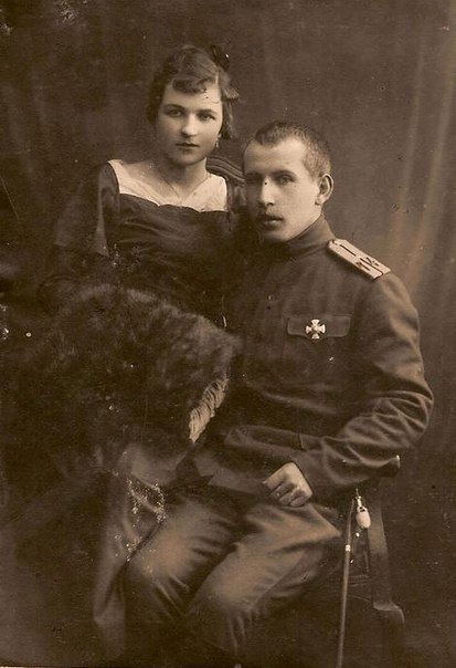 курица не птица прапорщик не офицер. 1470668464184930084. курица не птица прапорщик не офицер фото. курица не птица прапорщик не офицер-1470668464184930084. картинка курица не птица прапорщик не офицер. картинка 1470668464184930084. Первого января 1972 года в Советской армии был введён институт прапорщиков. Вскоре после этого события в среде военных появились афоризмы: «Прапорщик – новая шахматная фигура. Идёт куда хочет, берёт что хочет и сбить нельзя», а также «Курица не птица, баба не человек, прапорщик не офицер».