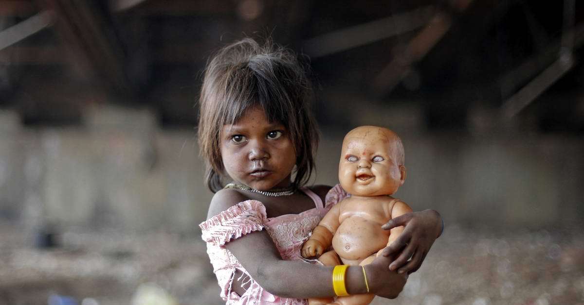 Голодные груднички. Бедная девочка. Игрушки бедных детей Индии.