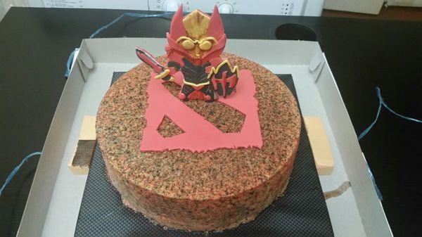 Моему другу на ДР подарили такой торт)