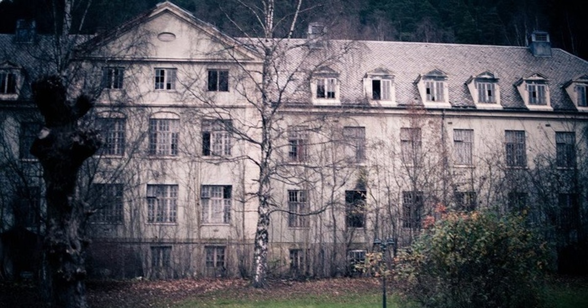 Mental hospital. Психиатрическая больница Лиер Сикехус. Лиер Сикехус Норвегия заброшенная больница. Норвежская психиатрическая лечебница - Престон, Коннектикут. Психиатрическая клиника в Норвегии.