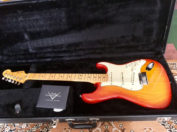 Fender Custom Shop Deluxe Stratocaster USA -   , Fender, , , Valenokchannel, Ladkorguitarsbelarus