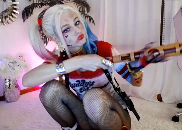 A friend came to this site. - Harley quinn, Suicide Squad, 