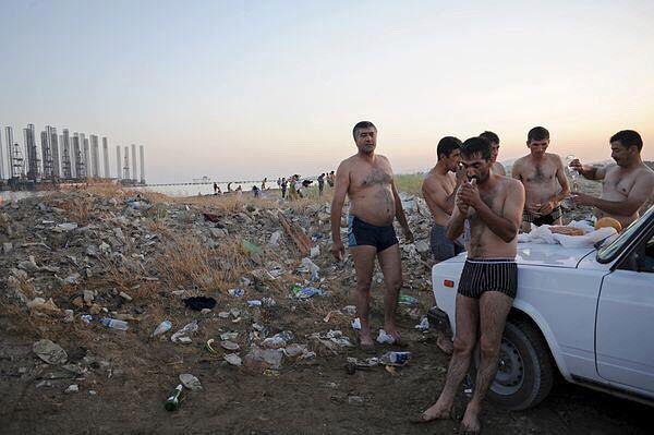 Outdoors - People from the Mountains, The street