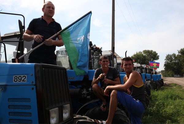 Pig Piotr moves from Russia to Moscow - Tractor, Walkers, Farmer, Truckers, Rally, Protest, Politics