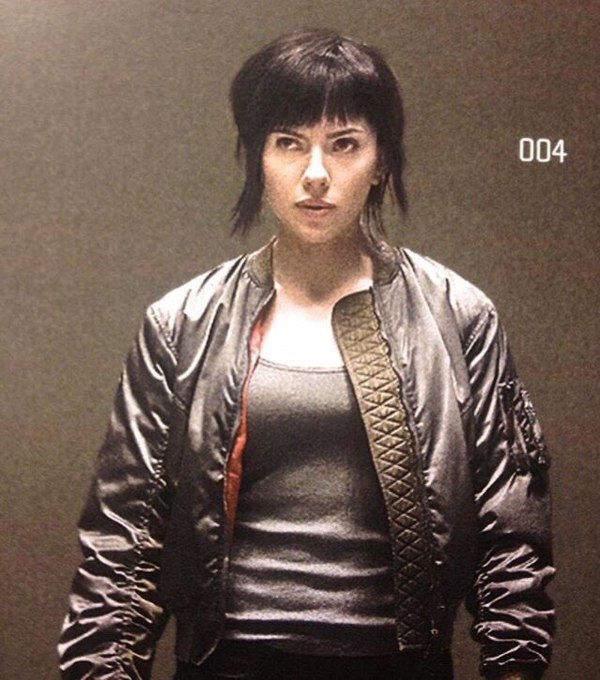 They brought a new picture from the set of the film adaptation of Ghost in the Shell, where Scarlett Johansson in the image of the Major. - Ghost in armor, Scarlett Johansson, Comparison, Frame, Images, Anime, Longpost