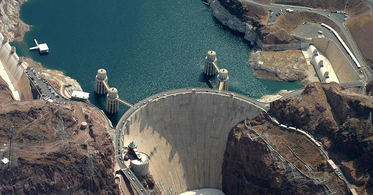Дамба в америке. ГЭС Гувера. Дамба Гувера в США. Платина в Колорадо. Плотина Гувера на реке Колорадо, США.