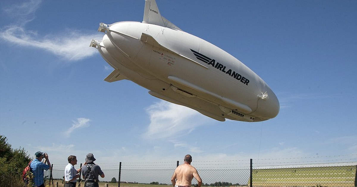 Огромные воздушные. Airlander 10 крушение. Надувные летательные аппараты. Большой летательный аппарат. Самый большой летательный аппарат.