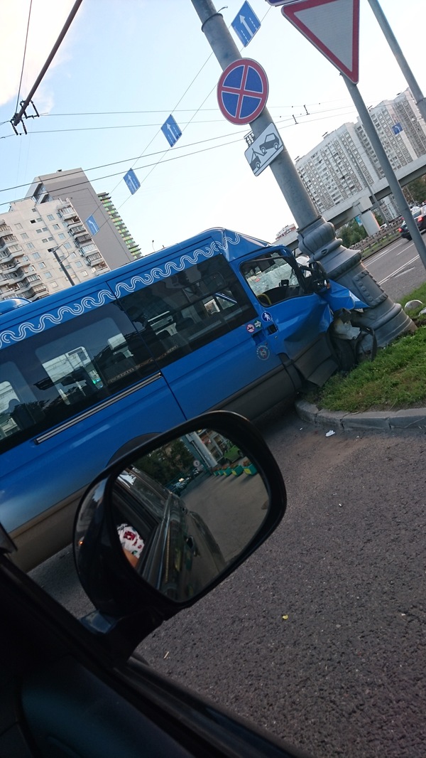 Please stop at the turn, near the pole - Moscow, Minibus, My, Crash