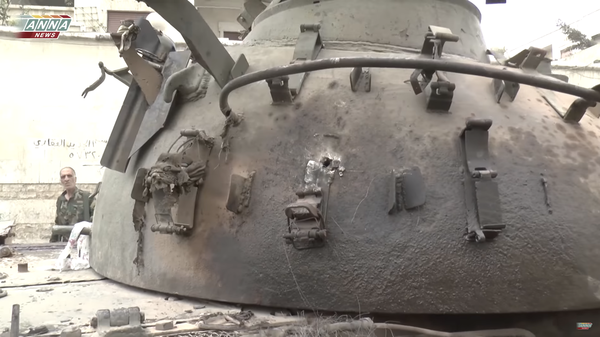 Т-55 сирийской армии выдержал попадание TOW-2. 25 августа 2016.