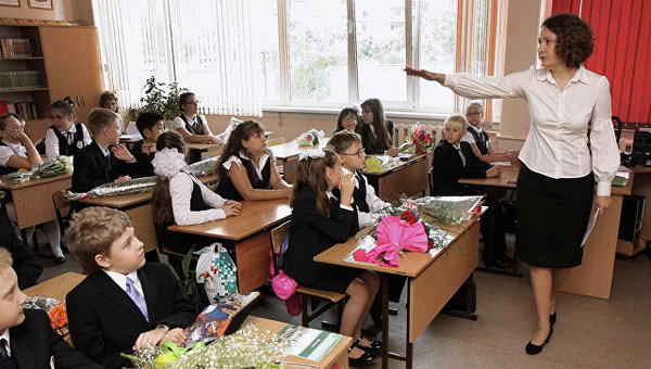 For a school uniform it is better to go to Bryansk, for notebooks - to Murmansk - Events, Russia, Society, School, Form, , Flowers, Риа Новости, Longpost