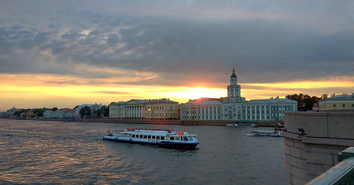 Петербург в реальном времени. СПБ август. Санкт-Петербург в августе. Питер в августе фото. Санкт Петербург в августе фото.