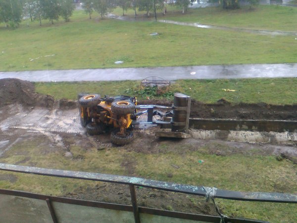 I went out to the balcony, and there the bulldozer was resting =) - My, Bulldozer, Photo, Professional